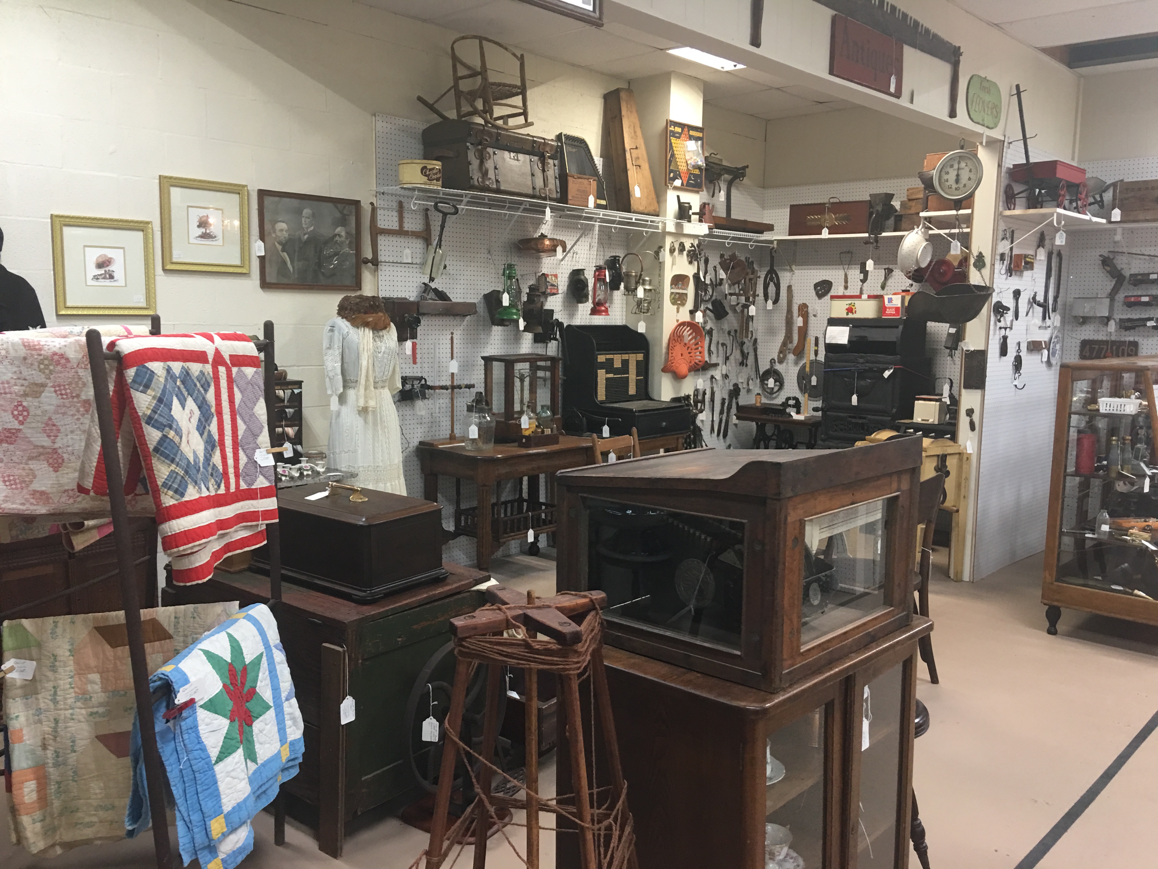 Gallery – Conroe-Woodlands Antique Mall